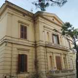 Villa Roth, situata in via Canonico Annibale Maria di Francia, una traversa di  via Quarto. Un tempo sede dell�istituto scientifico Fermi, � stata abbandonata per anni prima di venire occupata da italiani e stranieri. Databile tra il 1886 e il 1891, il suo nome ricorda la famiglia svizzera che l�abit� per un certo periodo, anche se fu costruita da Raimondo Seitz, commerciante di origine bavarese